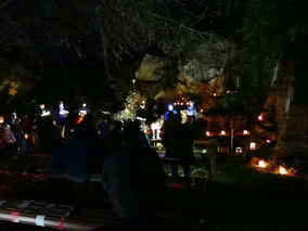 Waldadvent in der Fatima-Grotte (Foto: Karl-Franz Thiede)